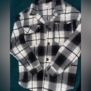 Black and White Flannel - No Boundaries 
Size Medium
Great Condition